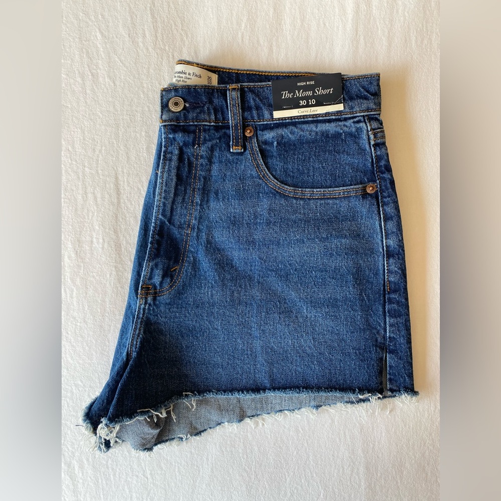 Abercrombie and Fitch “The Mom Short” High Rise - Curve Love